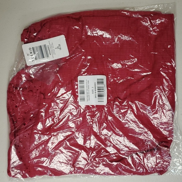 ❤️NWT VINTAGE TORRID CAMI - HOT PINK EYELET SWING TANK - BUTTON DETAIL FLOWY - Picture 3 of 13